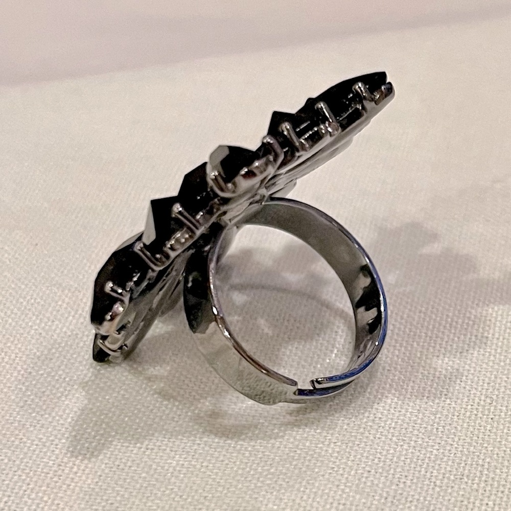 Givenchy Vintage Ring - Picture 6 of 16